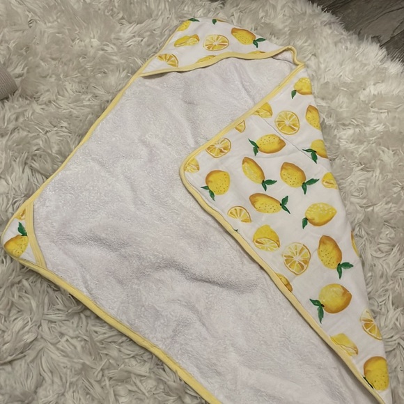 Little Unicorn Lemon print Hooded Bath Towel - Picture 2 of 3